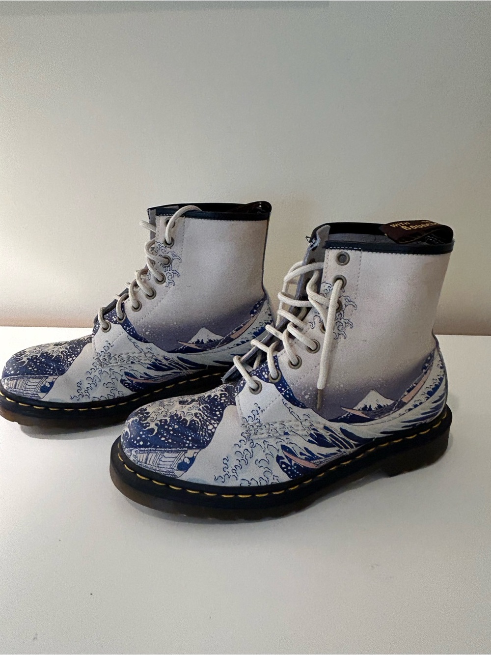 The Met x Dr. Martens: The Great Wave Leather Boots - Picture 4 of 8